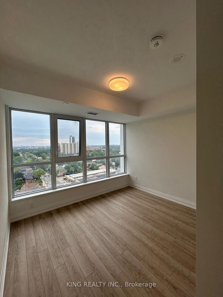 Property Photo:  286 Main Street 1402  ON M4C 4X4 