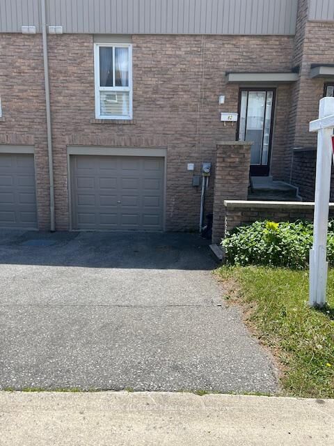 201 Alexmuir Boulevard 82 — photo 1