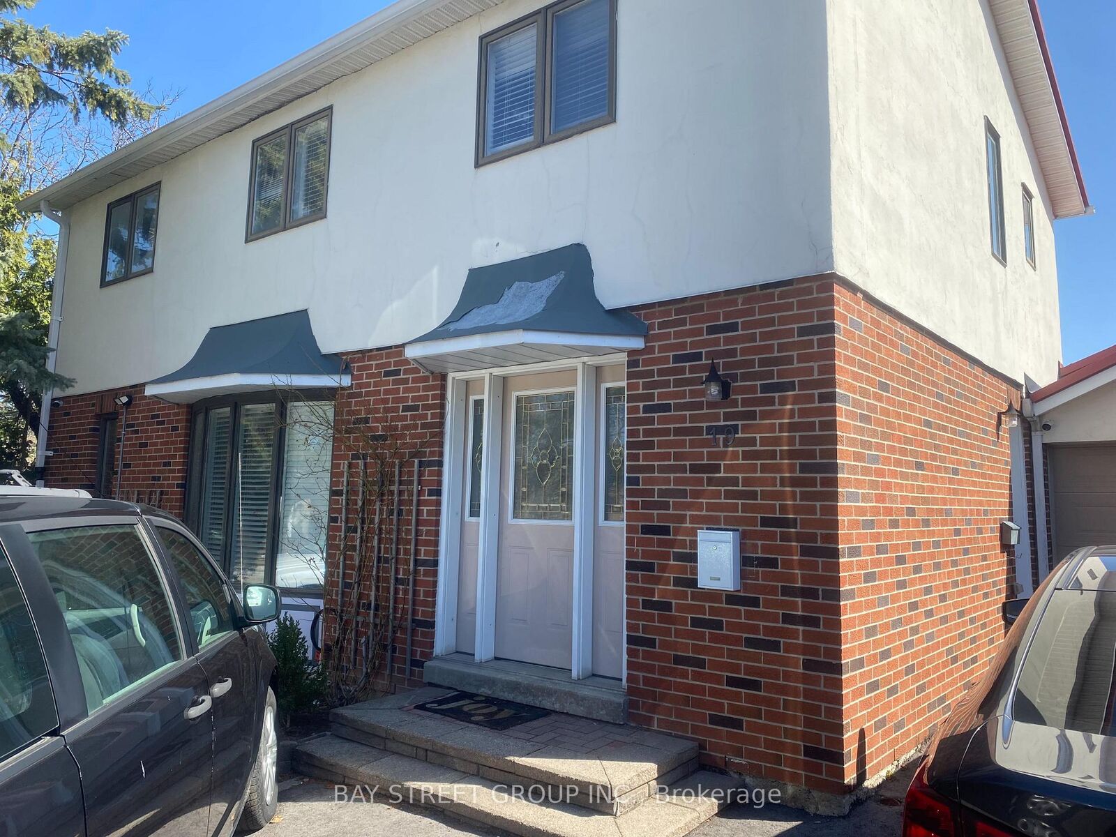 Property Photo:  19 Dunsfold Drive 2  ON M1B 1T5 