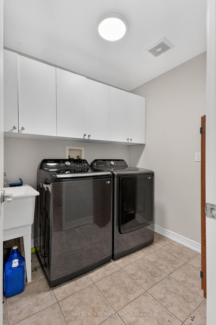 Photo de la propriété: 109 Bonnie Braes Drive N ON L6Y 0Z5