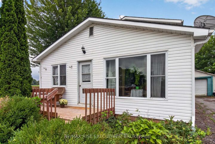 Property Photo:  463 Station Road  ON K7G 2V3 