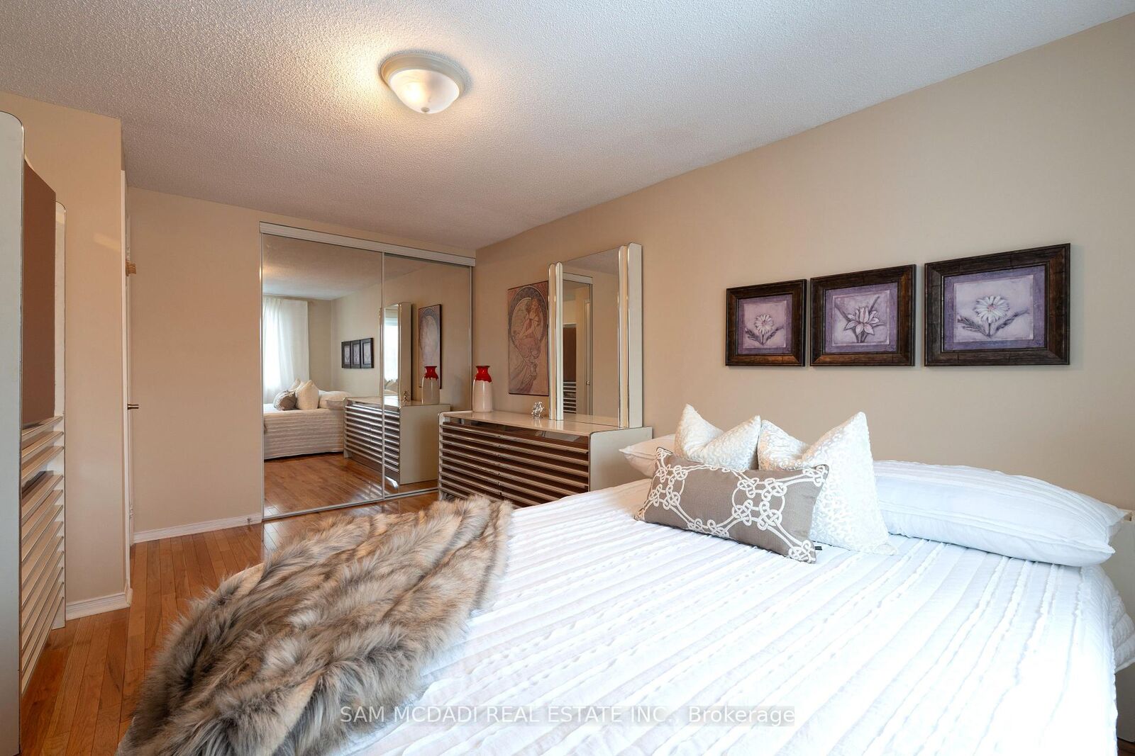 Property Photo:  69 Parkside Drive  ON L6Y 3A1 