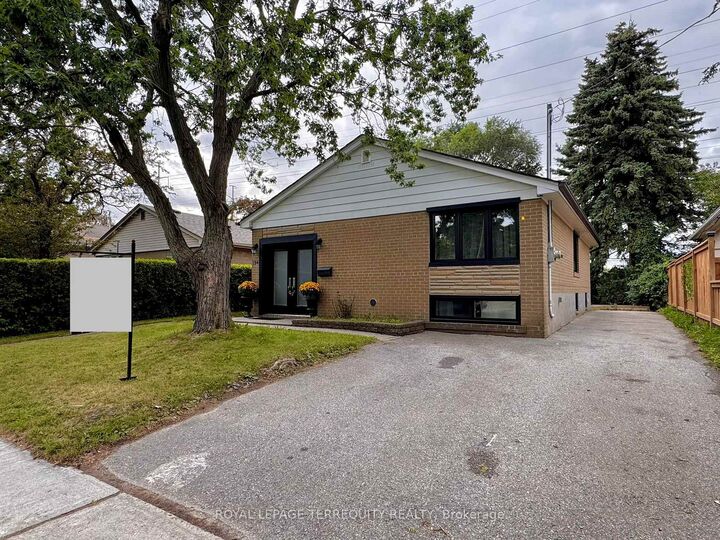 Property Photo:  154 Sedgemount Drive  ON M1H 1Y2 
