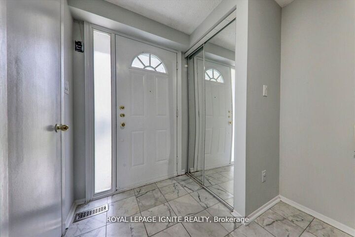 Property Photo:  9 Pilkey Crescent  ON M1B 2A8 