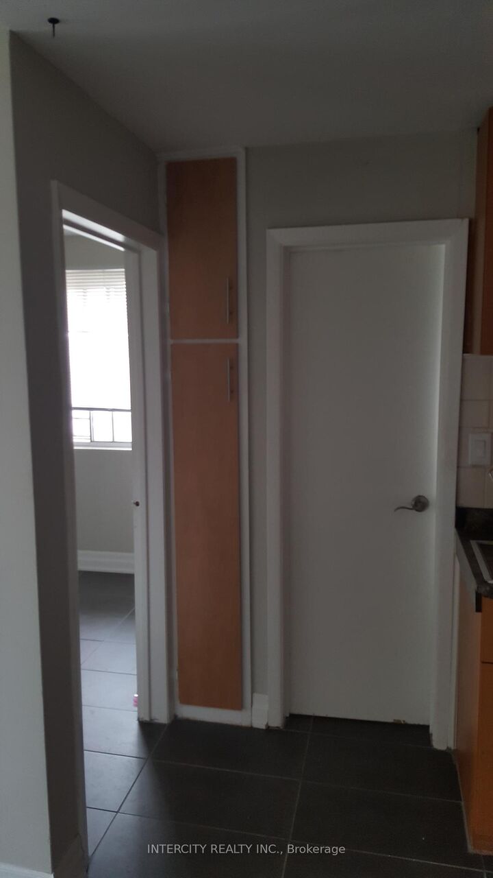 Property Photo:  14 North Alarton Street C  ON L4T 1J8 