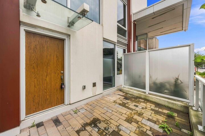 Property Photo: 33 Helendale Avenue 101 ON M4R 1C5