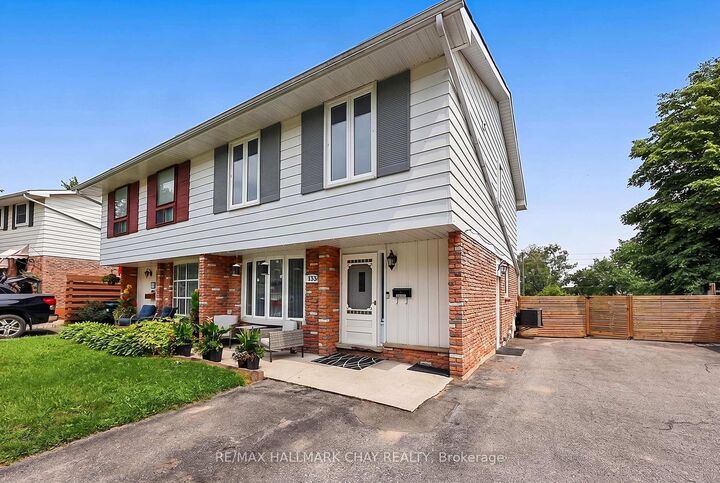 Property Photo:  133 Daphne Crescent  ON L4M 2Y7 