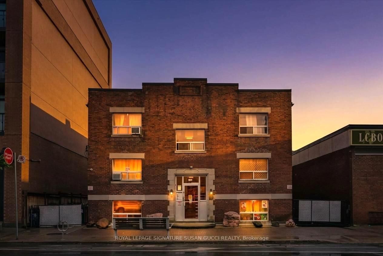 Property Photo:  1169 Danforth Avenue 29  ON M4J 1M5 