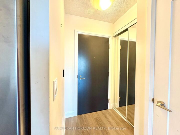 Property Photo:  18 Graydon Hall Drive 604  ON M3A 2Z9 