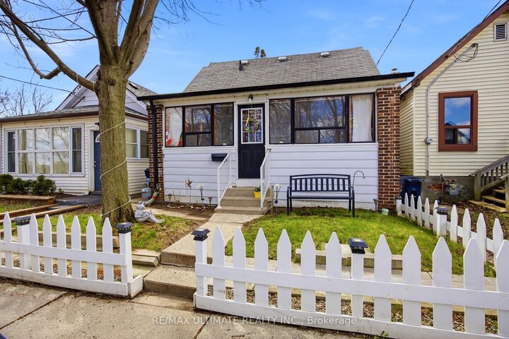 Property Photo:  82 Beechwood Avenue  ON M6N 4T3 