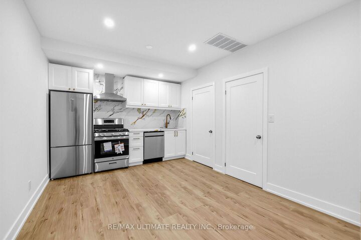 Property Photo:  229 Spadina Avenue 202  ON M5T 2E2 