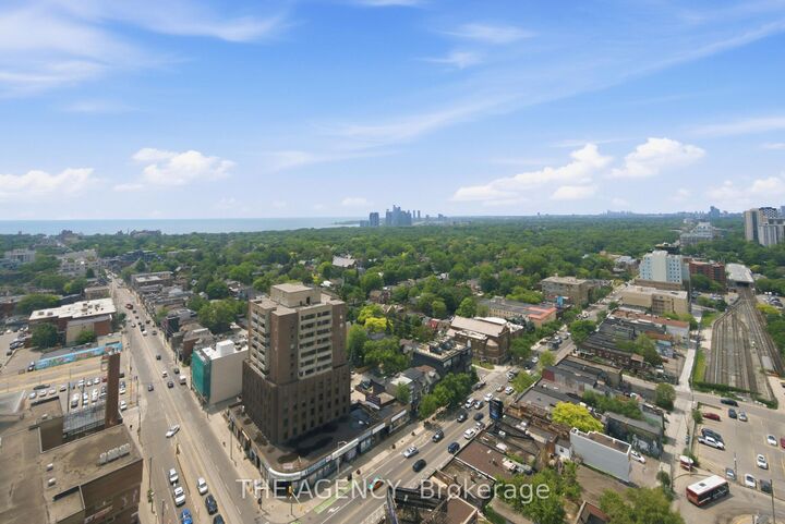 Property Photo:  2350 Dundas Street W 2511A  ON M6P 4B1 