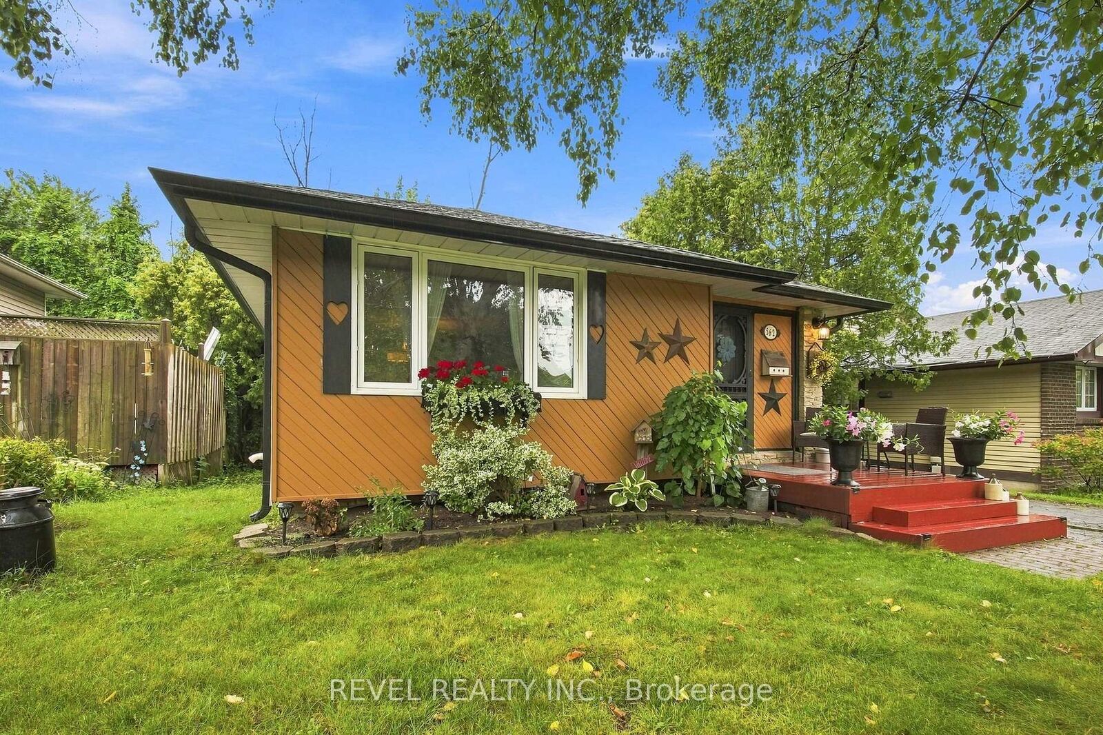 Property Photo:  562 Capilano Crescent  ON L1H 7V2 