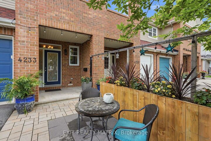 Property Photo:  4233 Kelly Farm Drive  ON K1T 0A5 