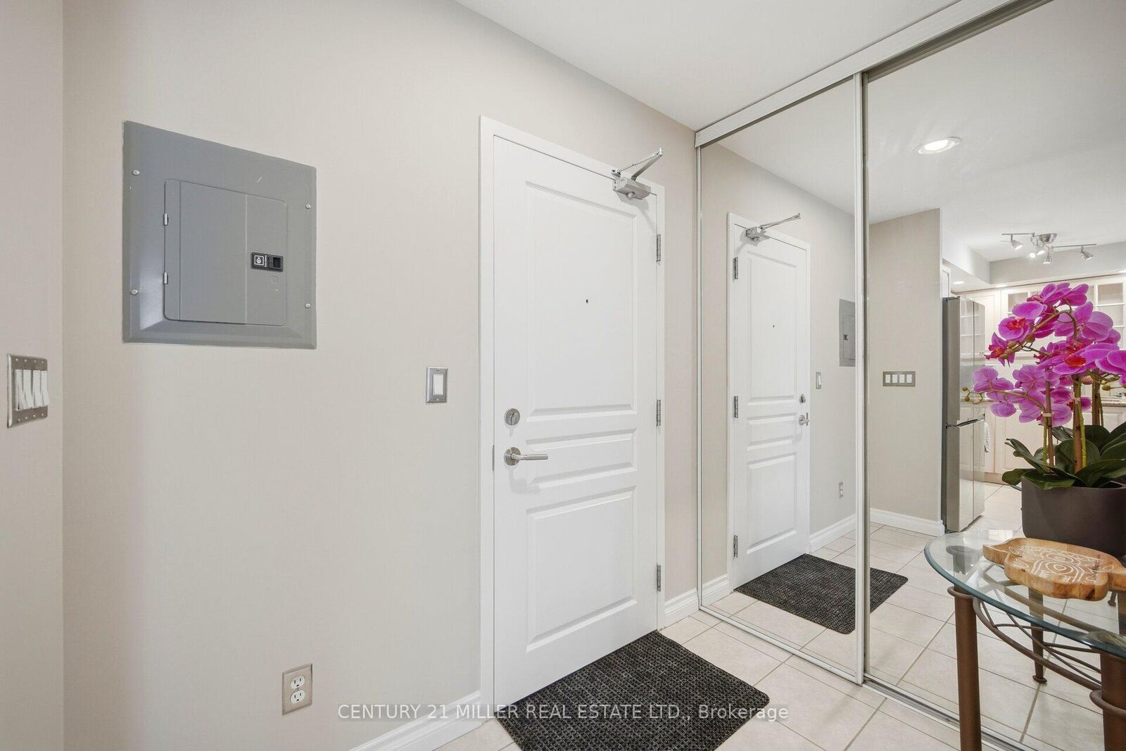 Property Photo: 140 Simcoe Road -12 ON M5H 4E9