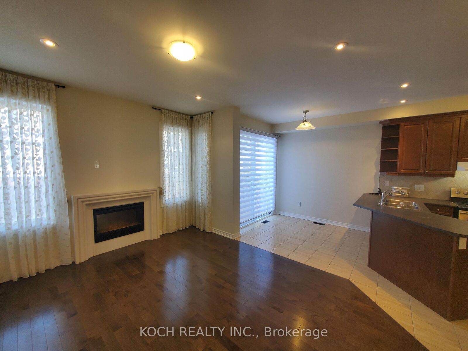 Property Photo:  38 Thistle Avenue  ON L4E 0B8 