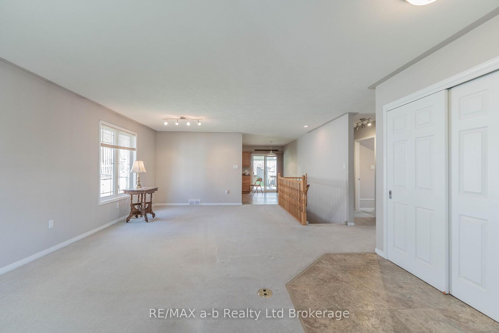 Property Photo:  44 Beech Boulevard  ON N4G 5R8 
