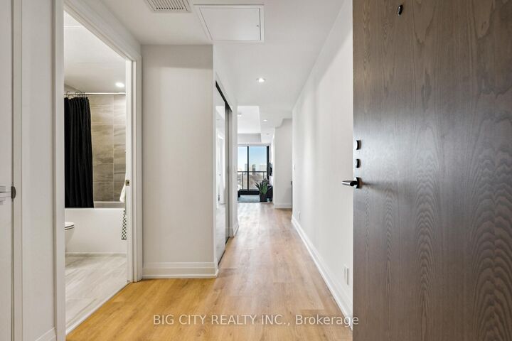 Property Photo:  36 Brentcliffe Road 1509  ON M4G 0E1 