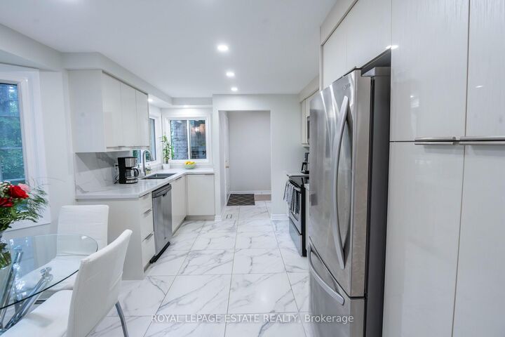 Property Photo:  228 Kingswood Drive 3  ON N2E 2K2 