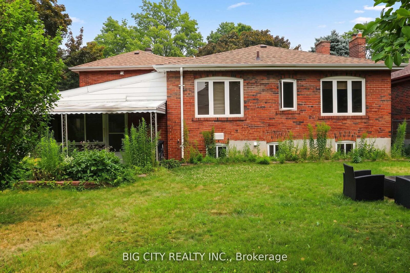 Property Photo: 30 Lozoway Drive Lower ON M1K 2Y4