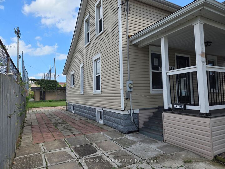 Property Photo:  144 Burgar Street  ON L3B 2S8 
