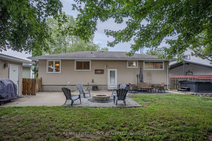 Property Photo:  600 Ashdale Place  ON P7E 3M6 