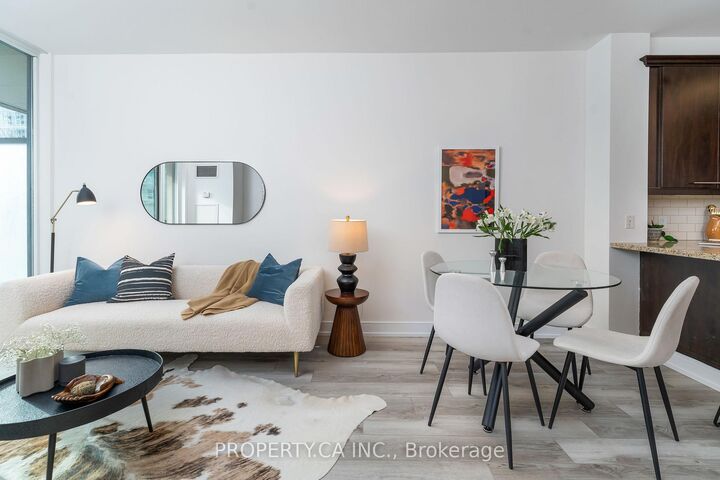 Property Photo:  88 Broadway Avenue 1004  ON M4P 0A5 
