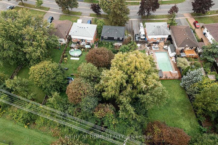 Property Photo:  701 Central Park Boulevard N  ON L1G 6A8 