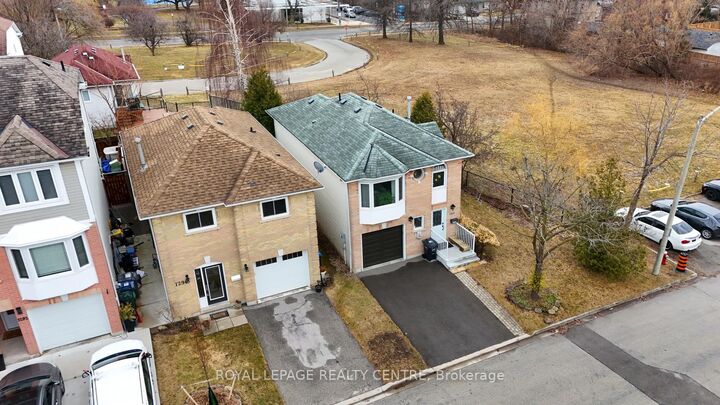 Property Photo:  1296 Woodhill Court  ON L5E 3H1 