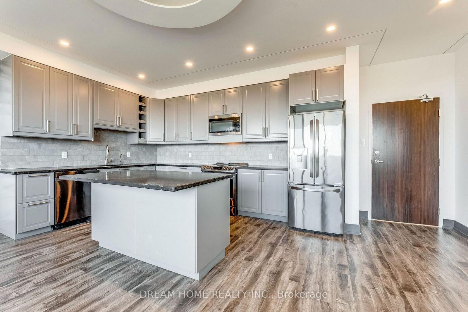 Property Photo:  2301 Derry Road W 1010  ON L5N 2R4 