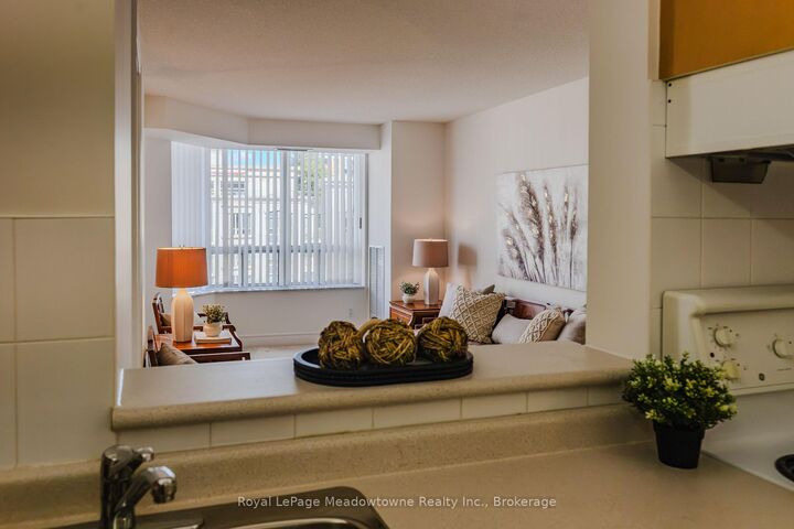 Property Photo:  5418 Yonge Street 1016  ON M2N 6X4 
