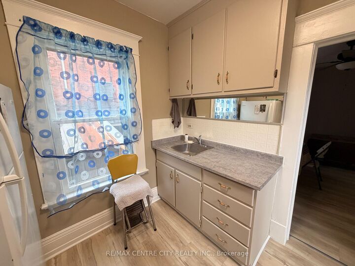 Property Photo:  53 Chatham Street  ON N3T 2N8 