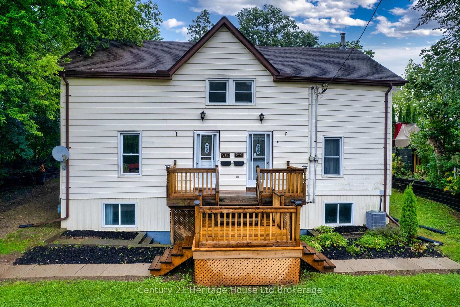 Property Photo:  217-219 Merritt Street  ON N5C 3A4 