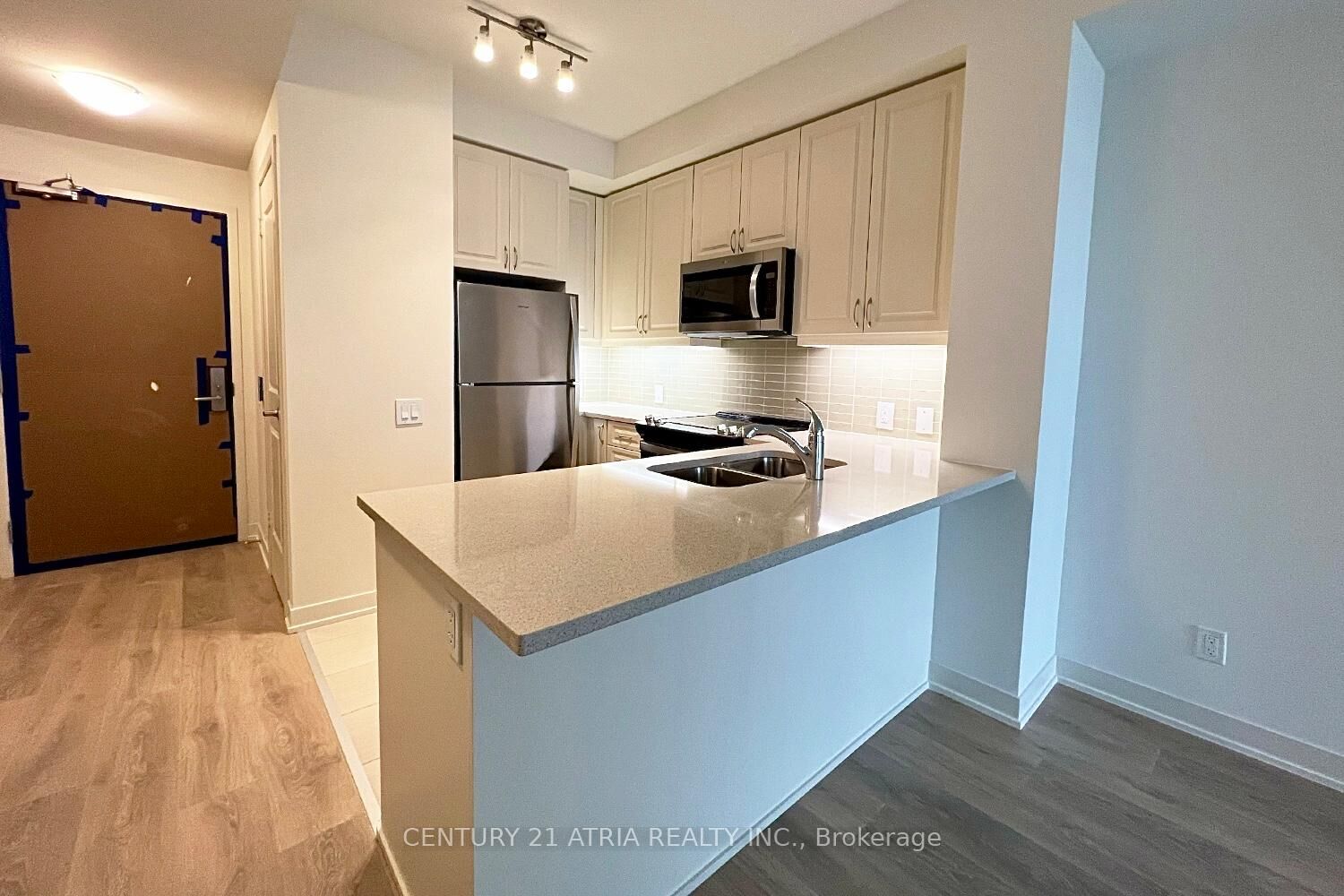 Property Photo:  4955 Yonge Street 802  ON M2N 0L8 