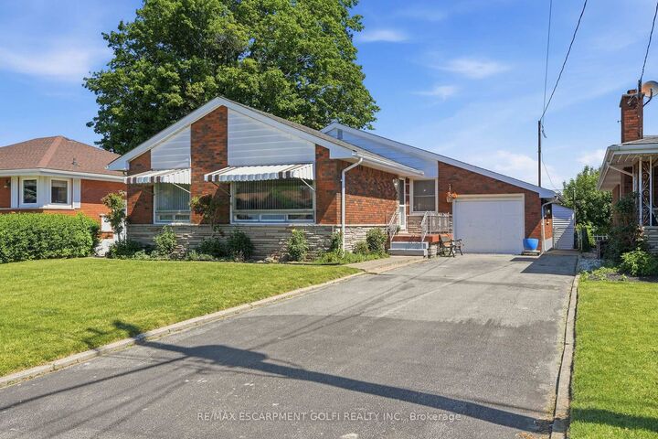 Property Photo:  18 Pleasant Avenue  ON L8G 2L2 