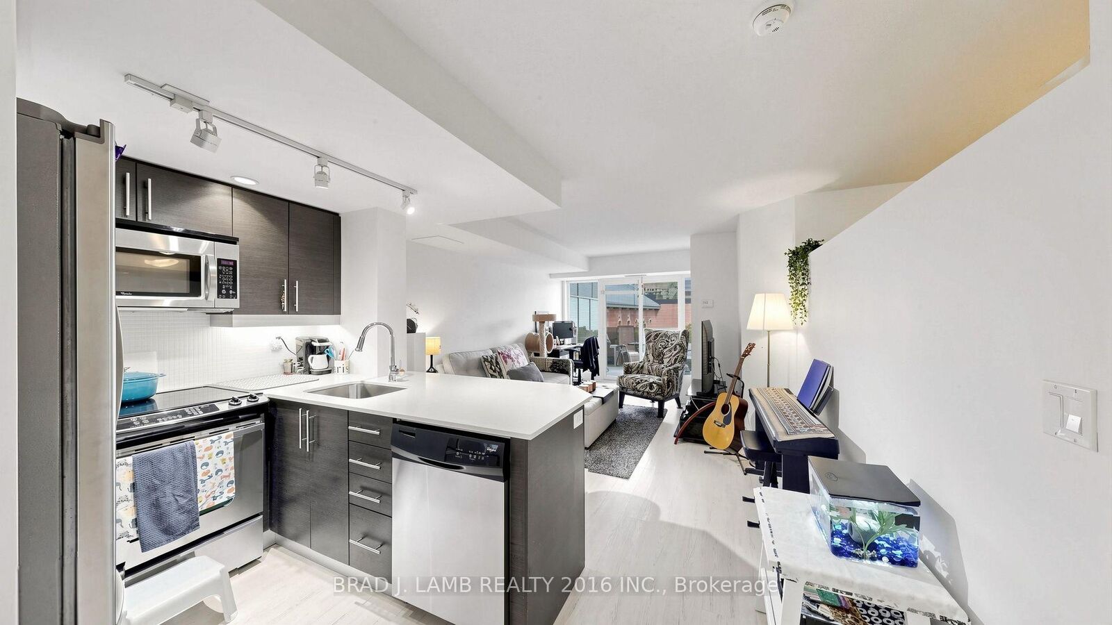 Property Photo:  65 East Liberty Street 414  ON M6K 3R2 