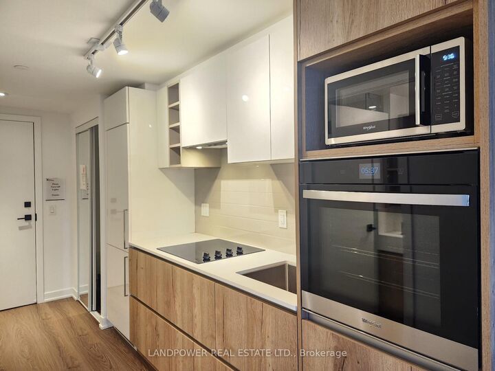 Property Photo:  319 Jarvis Street 1909  ON M5B 0C8 