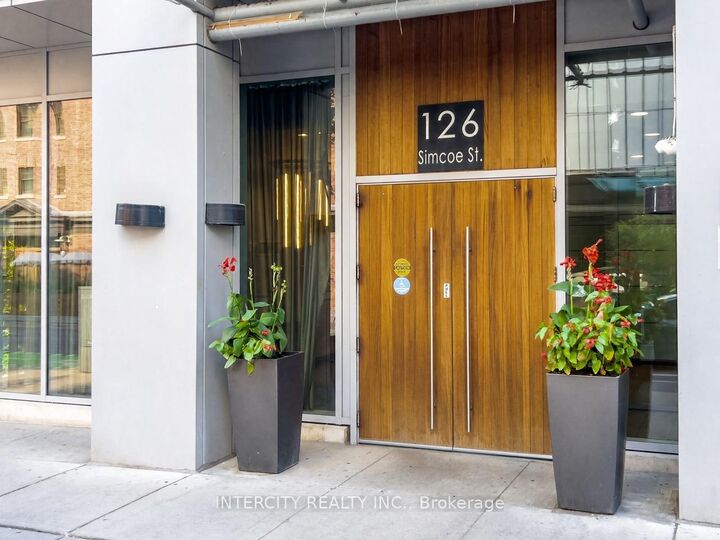 Property Photo:  126 Simcoe Street 2503  ON M5H 4E6 