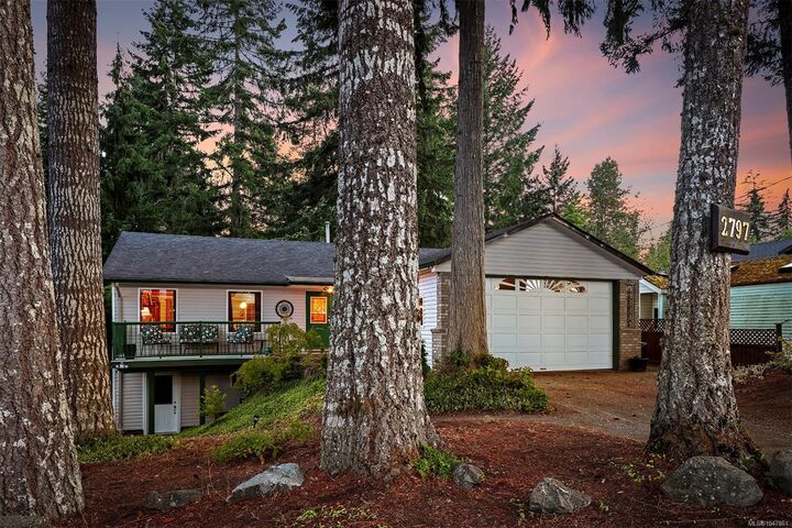 Property Photo:  2797 Keswick Ave  BC V0R 1S0 
