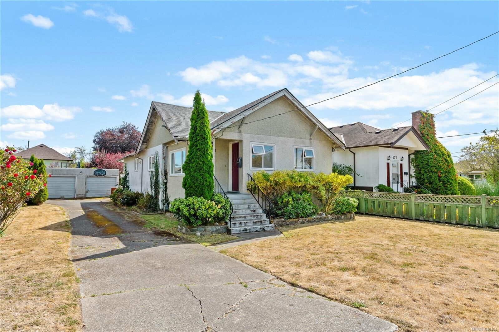 Property Photo:  481 Swinford St  BC V9A 6G2 