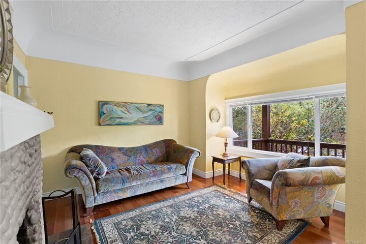 Property Photo:  870 Brett Ave  BC V8X 2Z6 