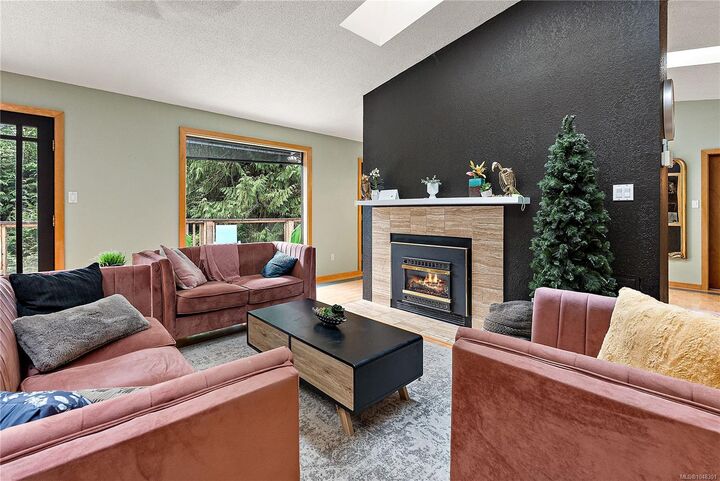Property Photo:  2344 Damascus Rd  BC V0R 2W1 