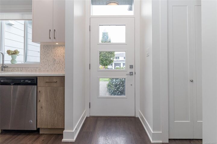 Property Photo:  2874 Meridian Ave  BC V9B 0V2 