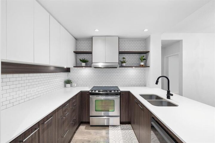 Property Photo:  553 Foster Avenue  BC V3J 0B5 