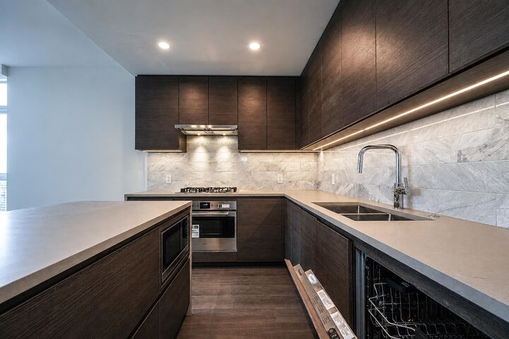 Property Photo:  2108 Gilmore Avenue 2811  BC V6P 0G7 