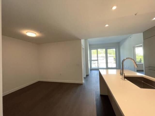 Property Photo:  5168 Cambie Street 203  BC V5Z 0K7 