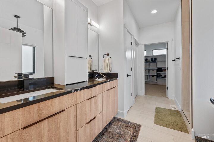 Property Photo:  429 Meadowview Ln. N  ID 83301 