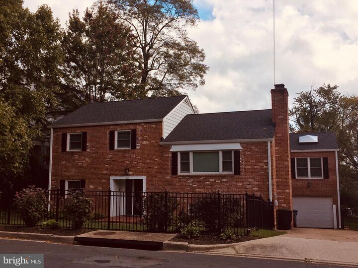Property Photo:  1811 N Randolph Street  VA 22207 