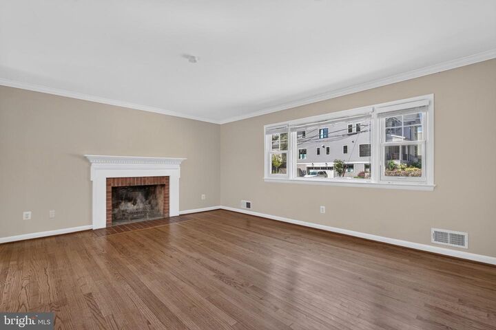 Property Photo: 1811 N Randolph Street VA 22207