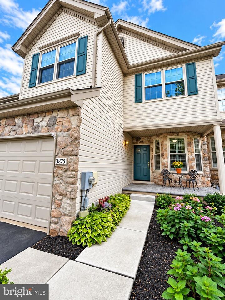 Property Photo: 3875 Nanlyn Farm Circle PA 18902